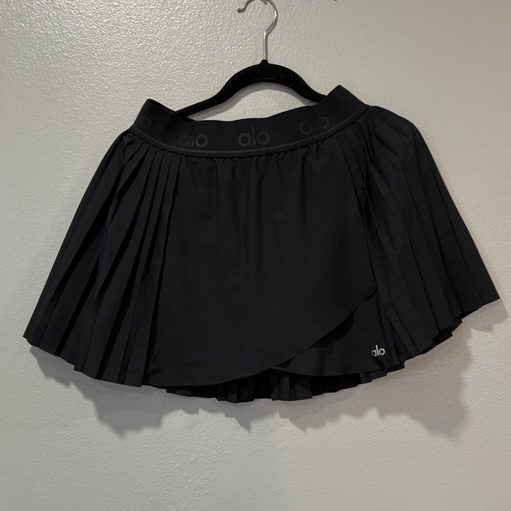 ALO Yoga Black Pleated Tennis Skirt